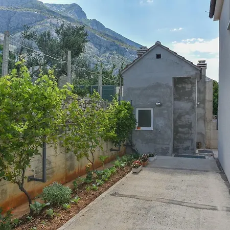 Konukevi Beslic Veliko Brdo (Makarska)