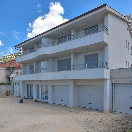 Beslic 3* Veliko Brdo (Makarska)