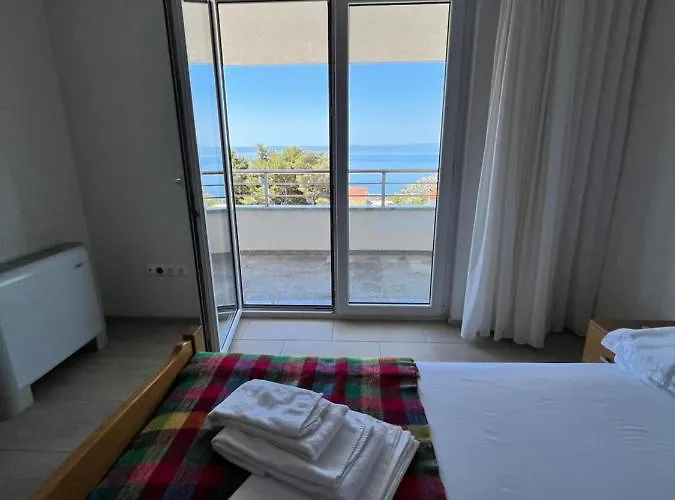 Beslic Konukevi Veliko Brdo (Makarska)