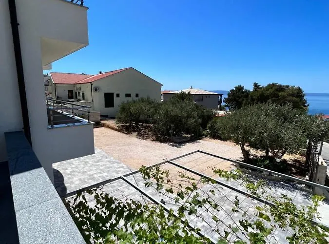Beslic 3* Veliko Brdo (Makarska)