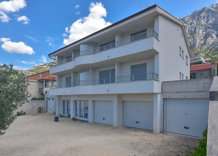 Beslic 3* Veliko Brdo (Makarska)